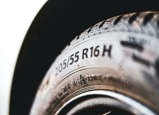 Marquage d'un pneu de voiture