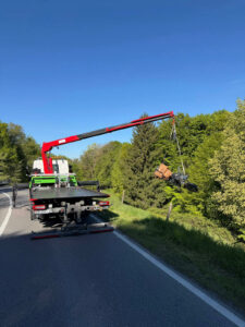 Bergung eines Motorrades an einem Hang durch AutoAssistance Walther.